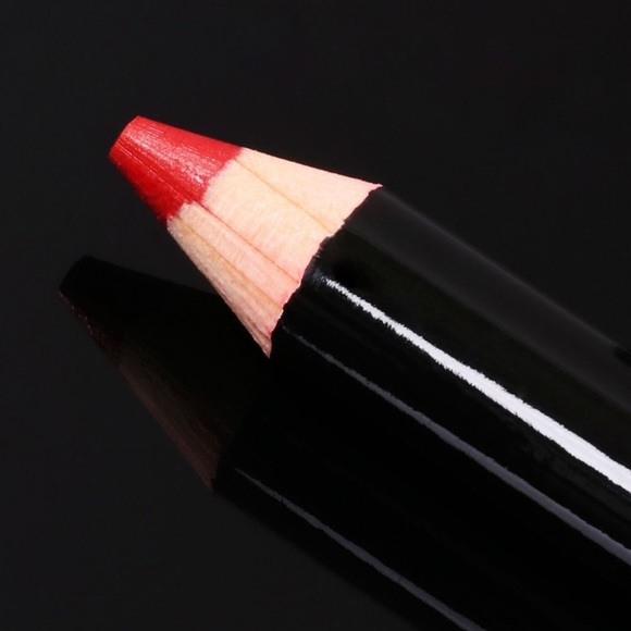 Lord & Berry Maximatte Crayon Lipstick, #3408 Here-and-Now, a warm scarlet red - Picture 4 of 6